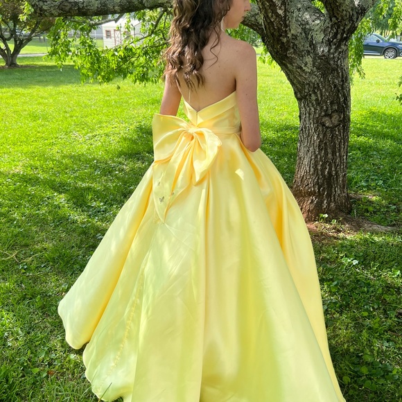 This is in perfect condition, from Dimitra Designs, and has attachable straps - Picture 2 of 2